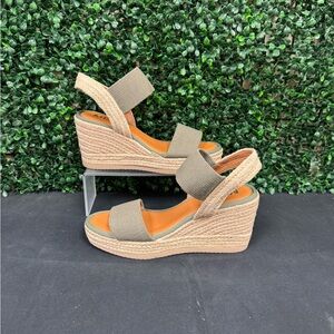 Mia LEOU Wedge Sandal - W6.5